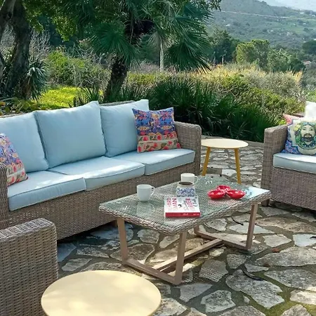 Villa Between Sea And Mountains In Sicily Nyaraló