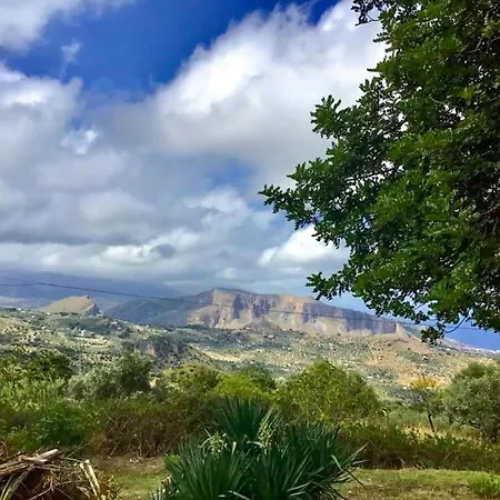 Villa Between Sea And Mountains In Sicily Nyaraló